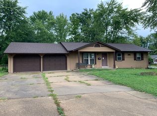 911 Center St, Warrenton, MO 63383