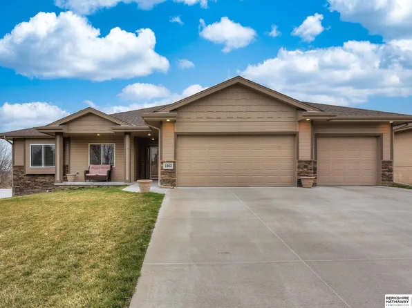 1802 Longview St, Papillion, NE 68133