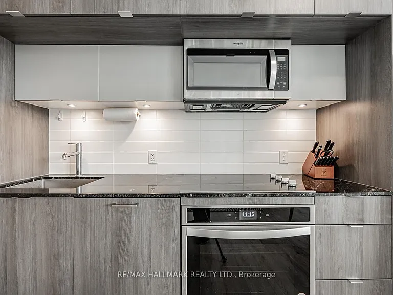 585 Bloor St E #318 — Photo 37