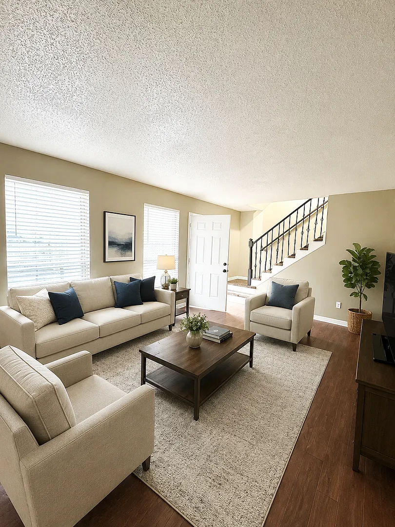 Charming Duplex for Rent- Spacious and Convenient Living! — Photo 3