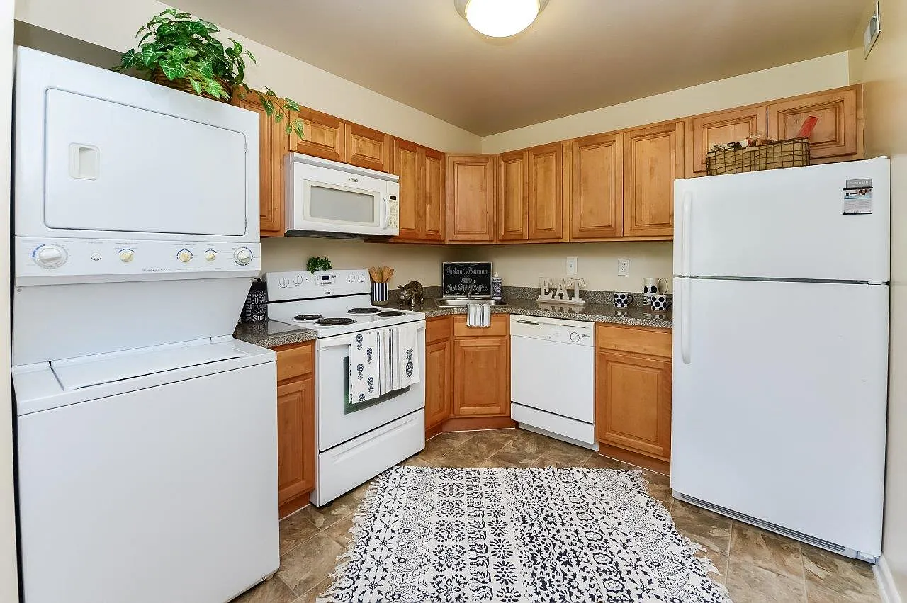 Sherwood Village Apartment Homes — Photo 1