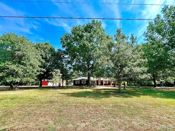 7005 Ivy Ln, Godfrey, IL 62035