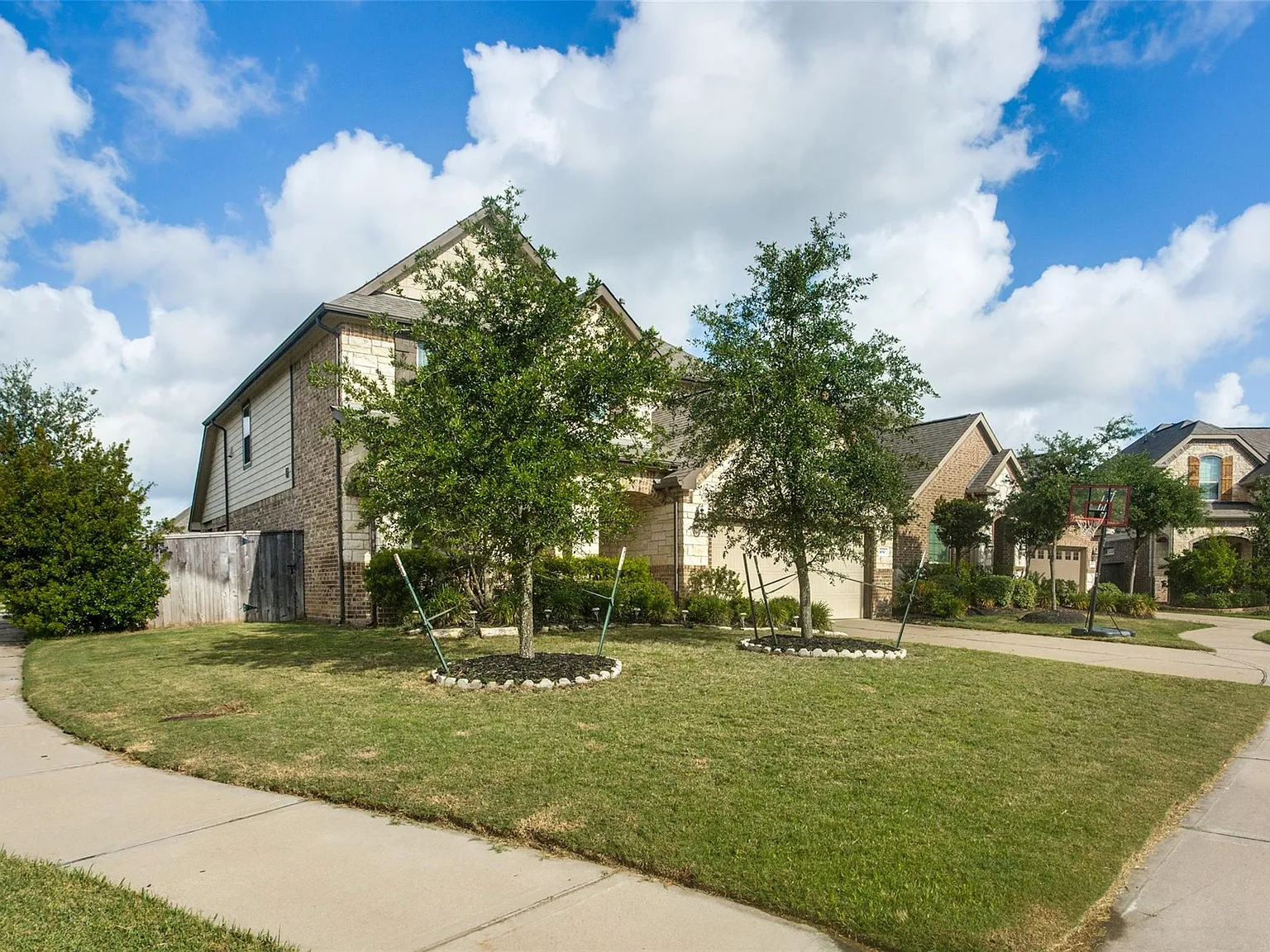 4 bed, 2.5 bath, 2797 sqft, $2,800 — Photo 3