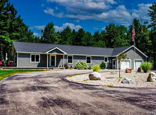 129 Riverside Dr, Beaverton, MI 48612