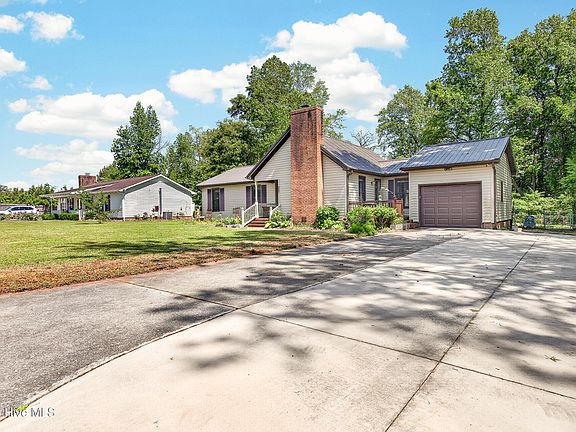 3rd image of 207 Stillwood Drive