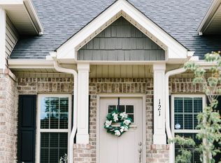 121 Lark Dr, West End, NC 27376