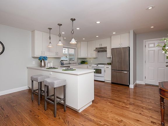 3rd image of 1622 Pecan Ct