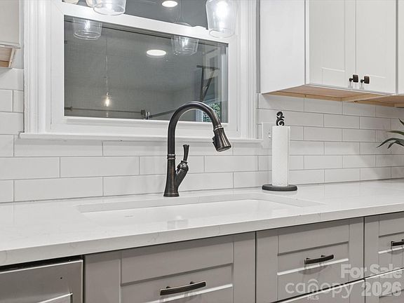 4th image of 107 Friendfield Dr