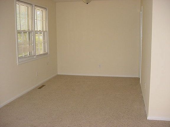 4th image of 301 Nelson Dr