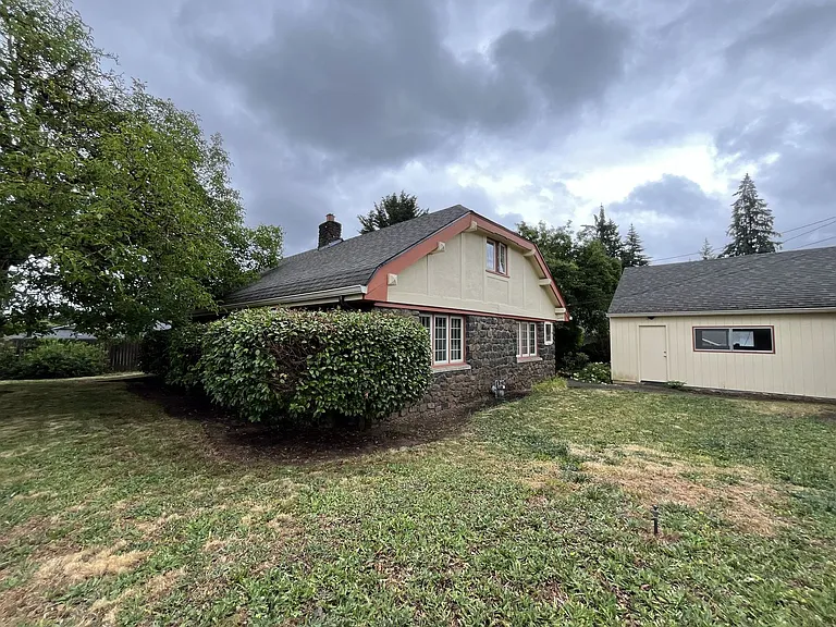 2430 SE Park Ave — Photo 51