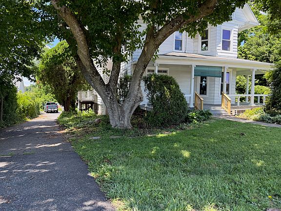 2nd image of 2320 Rockspring Rd