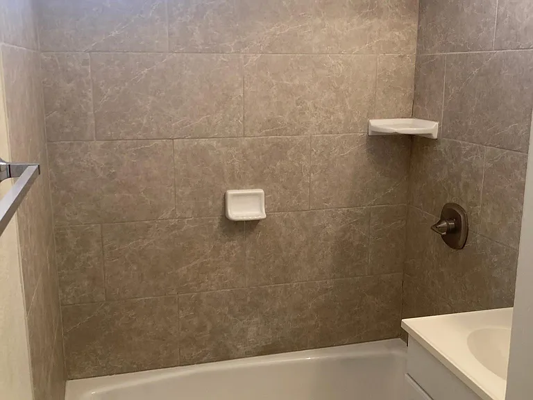 609 W Commonwealth Ave #B — Photo 8