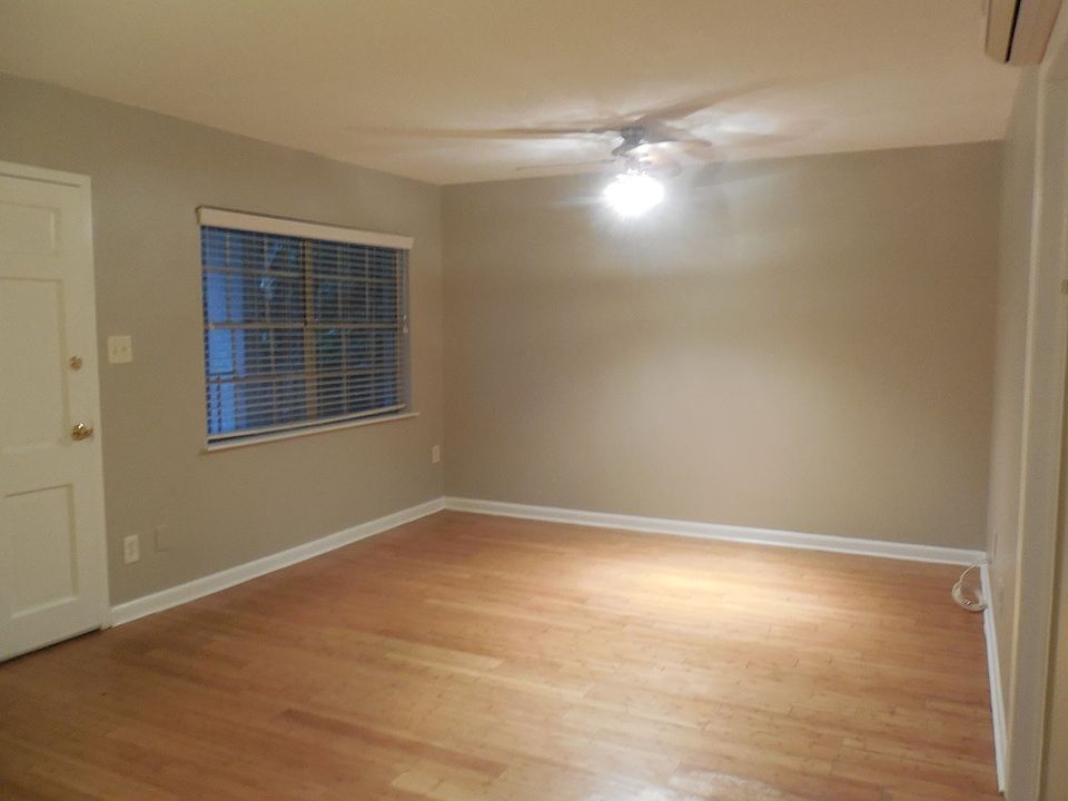 1st image of 3121 W De Leon St