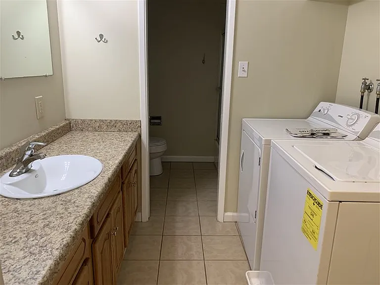 707 Hawthorne Ln — Photo 10