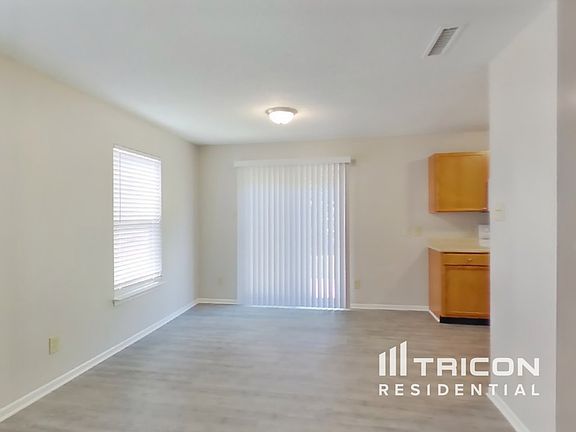 4th image of 1910 Southernwood Ln