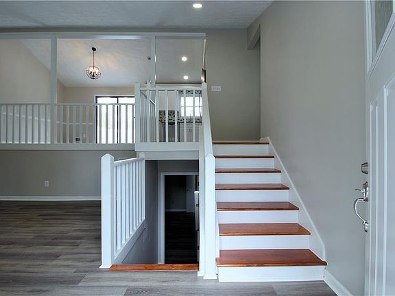 3rd image of 371 Canterbury Ln