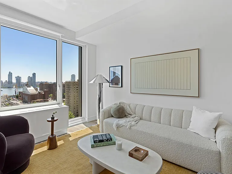 644 E 14th St #1304 — Photo 3
