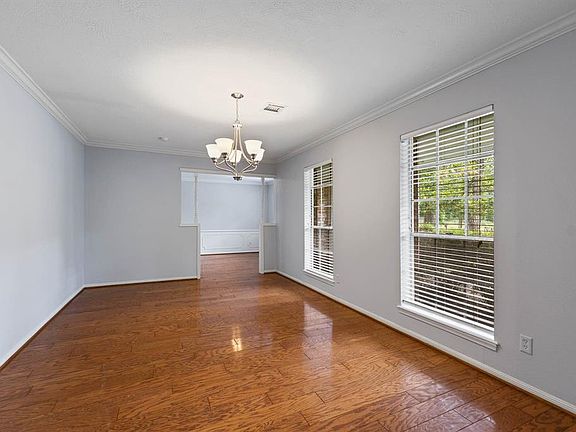 4th image of 1231 Woodchurch Ln