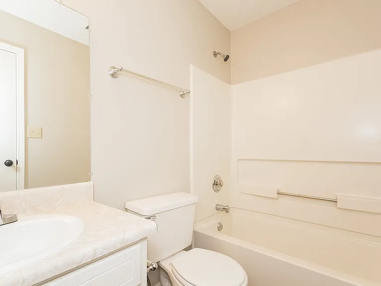 470 Rosehill Dr — Photo 13