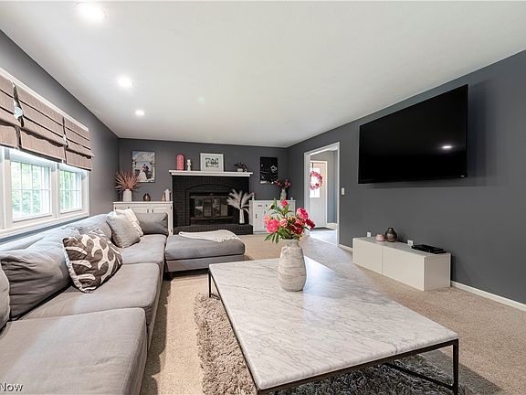4th image of 8120 Daventree Dr