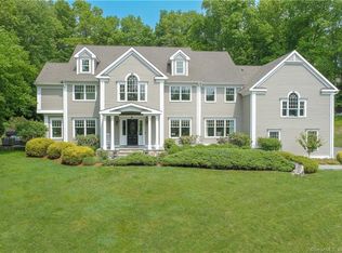 27 Nod West Dr, Ridgefield, CT 06877