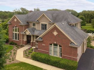 6N566 Willowbrook Dr, St Charles, IL