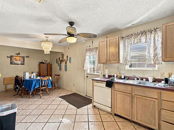 4th image of 536 Agnes St