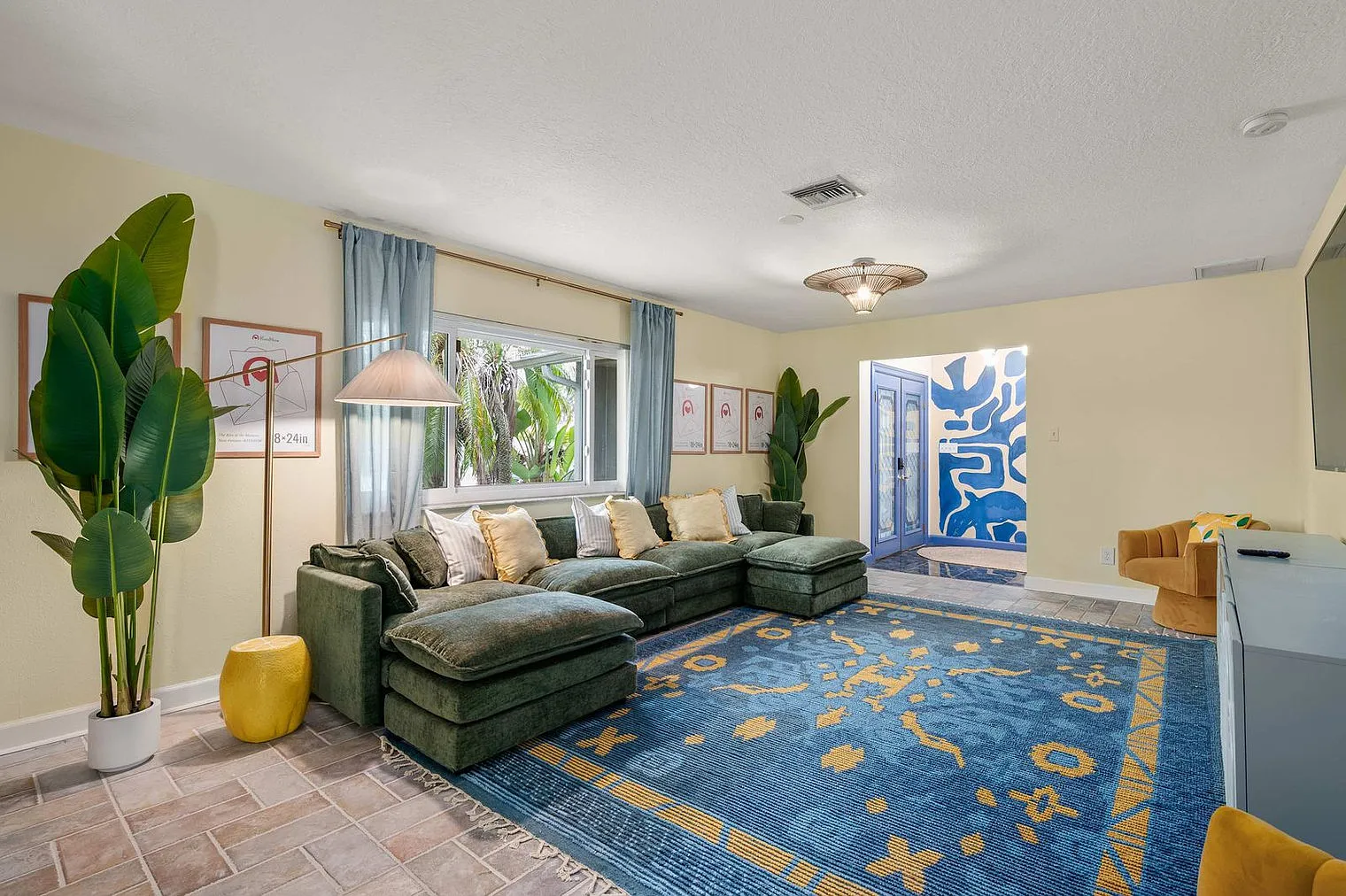 5 bed, 3.0 bath, 2077 sqft, $10,650 — Photo 1