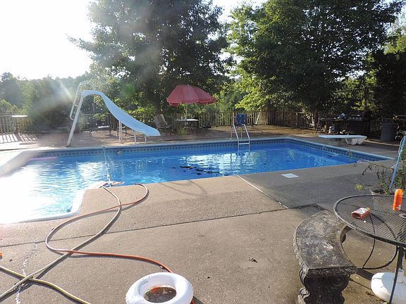 3rd image of 123 Cross Creek Ln