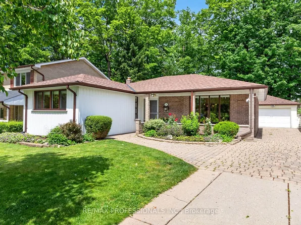 26 Bratty Rd, Toronto, ON M3J 1E9
