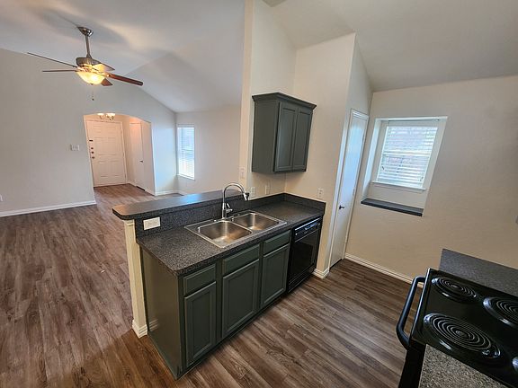 4th image of 2932 Oakshire St