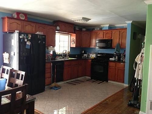 3rd image of 7913 Woodman Ave