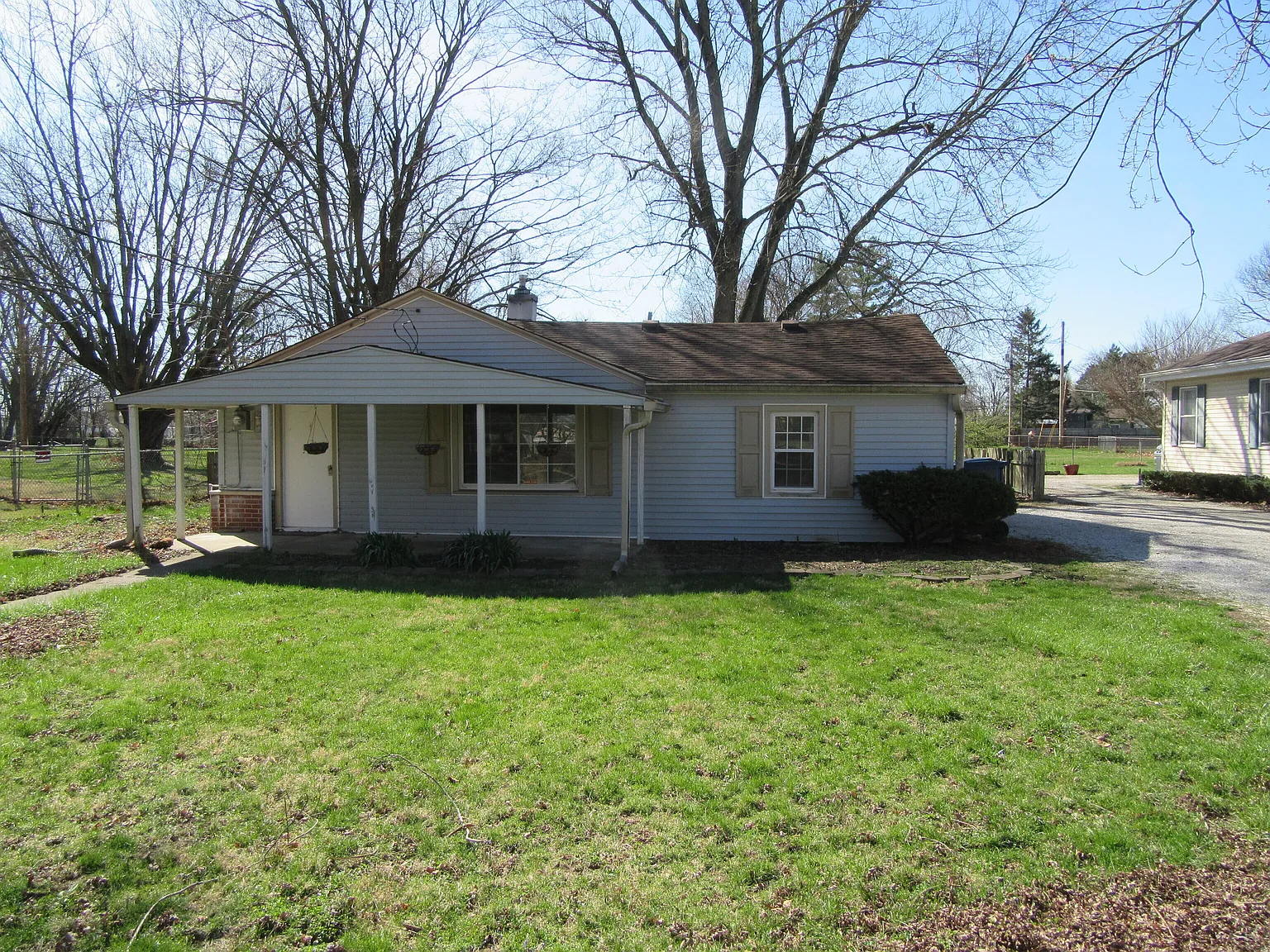 569 Parker St photo 1