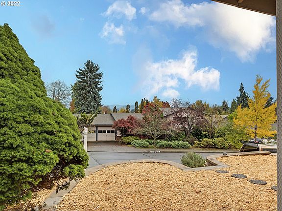 4th image of 2728 Malibu Way