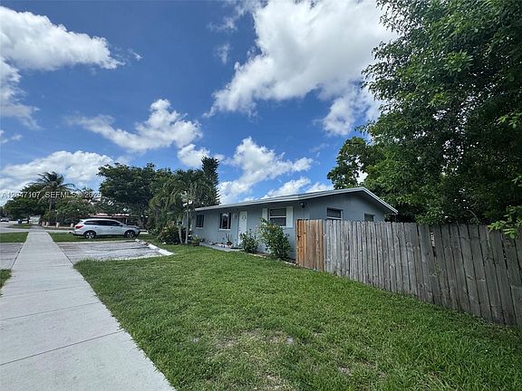 5th image of 2200 SW 42nd Ave
