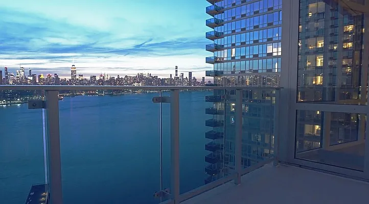 Rented by R New York | media 21