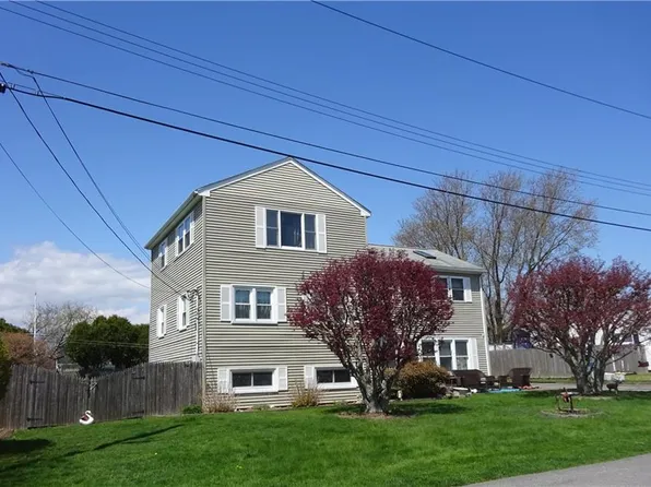 12 Harvey Rd, Middletown, RI 02842