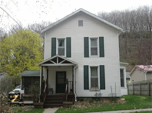 915 Garnavillo Ave, Mc Gregor, IA 52157