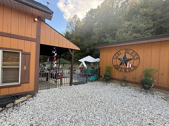 5th image of 105 Twin Valley Rd