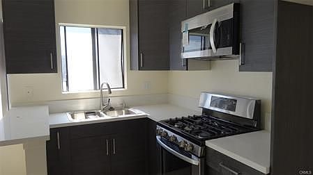2nd image of 518 Oak St APT 7
