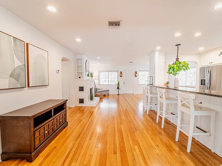 3227 N Orange Ave — Photo 11