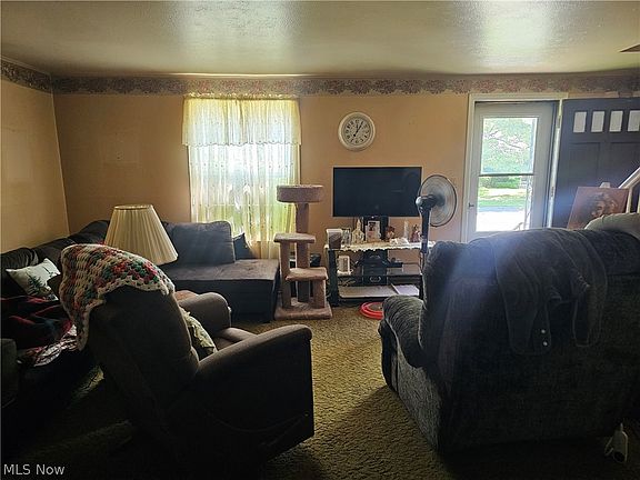 3rd image of 614 Meadowbrook Ave SE