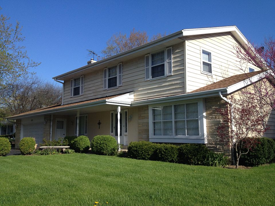 2nd image of 688 W Deerpath