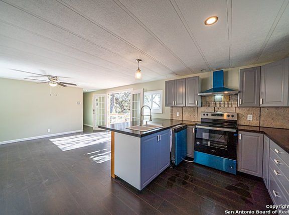 3rd image of 1241 Arcadia Dr