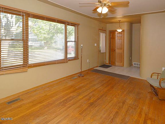 3rd image of 1304 Homecrest Ave