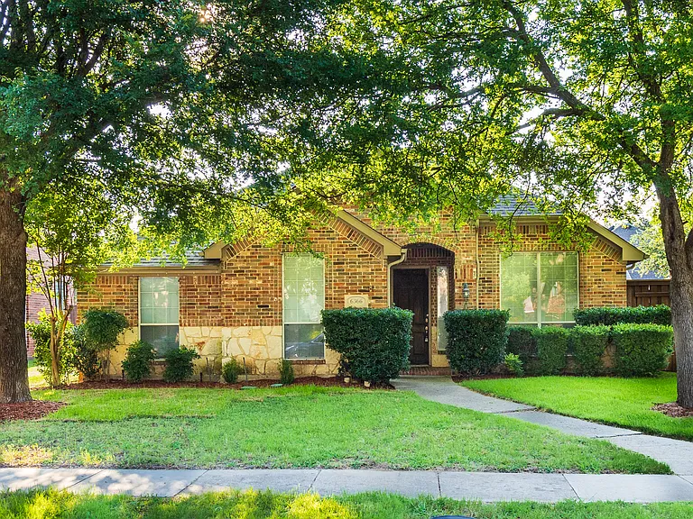 6366 Shadywood Dr — Photo 1