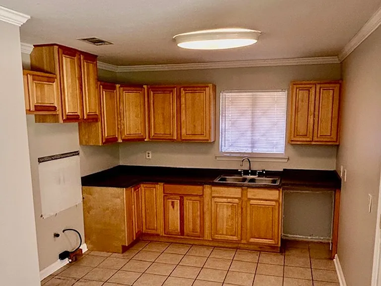 4507 Robinhood Dr — Photo 6