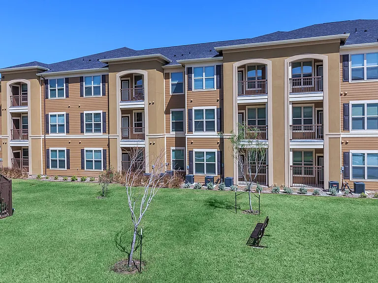 Midway Villas Apartments — Photo 6