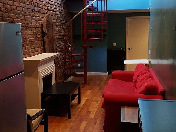 4th image of 1341 Hancock St #32