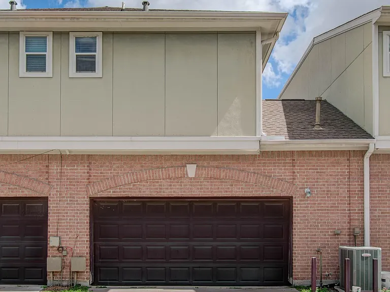 10205 Brooktree Dr — Photo 31